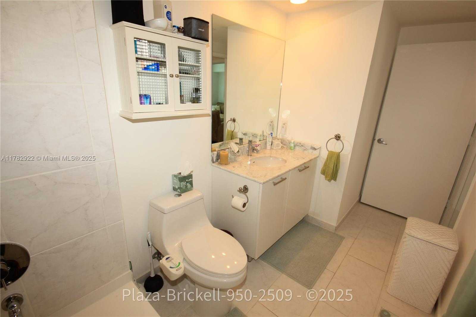 Small Image of 950 BRICKELL BAY DR #2509, Miami Number 36