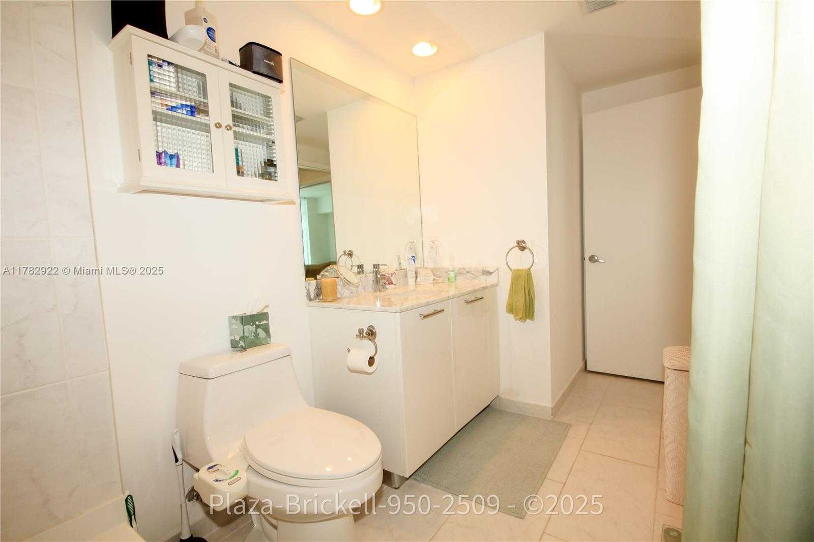 Small Image of 950 BRICKELL BAY DR #2509, Miami Number 38