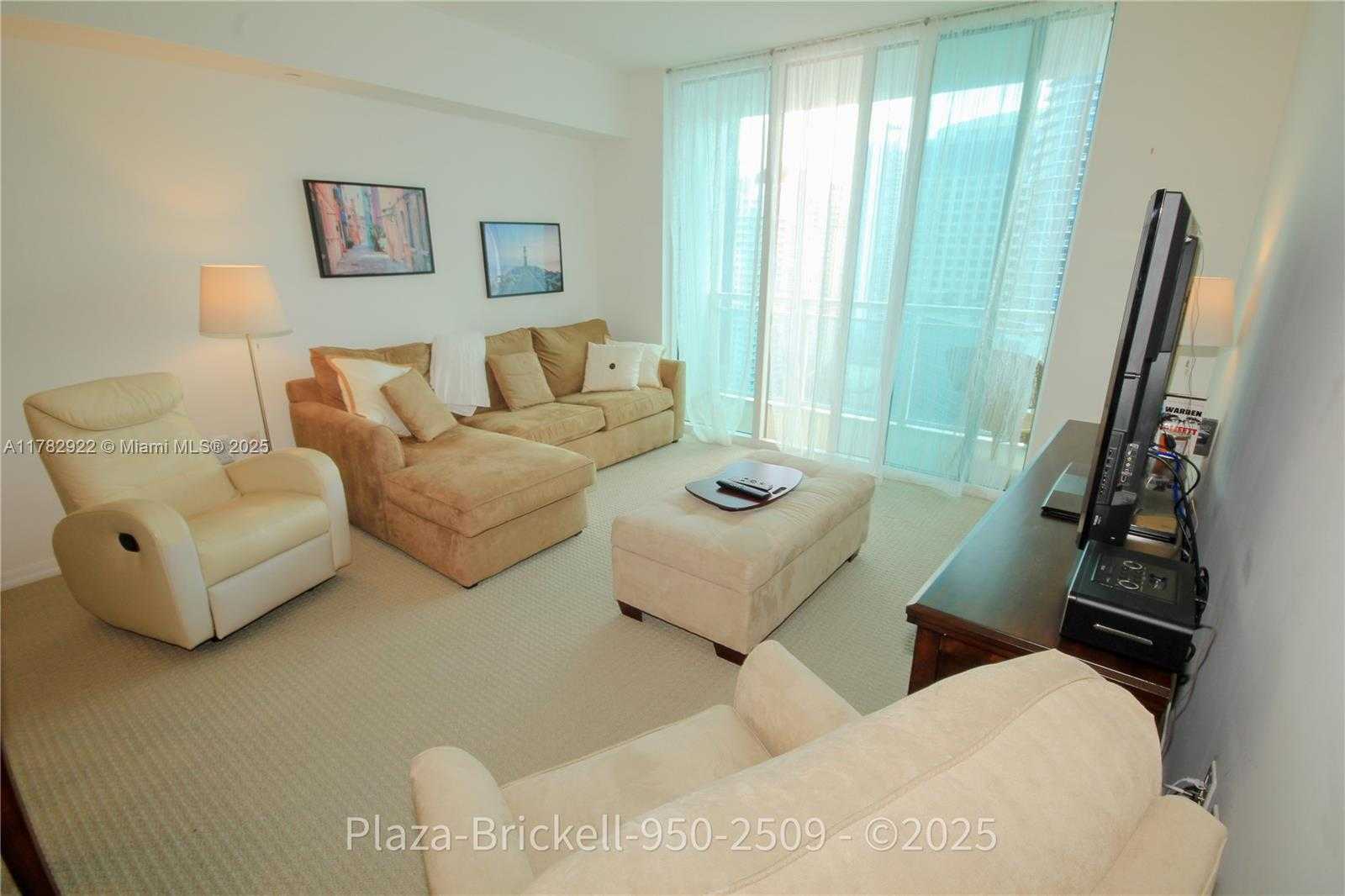 Small Image of 950 BRICKELL BAY DR #2509, Miami Number 4