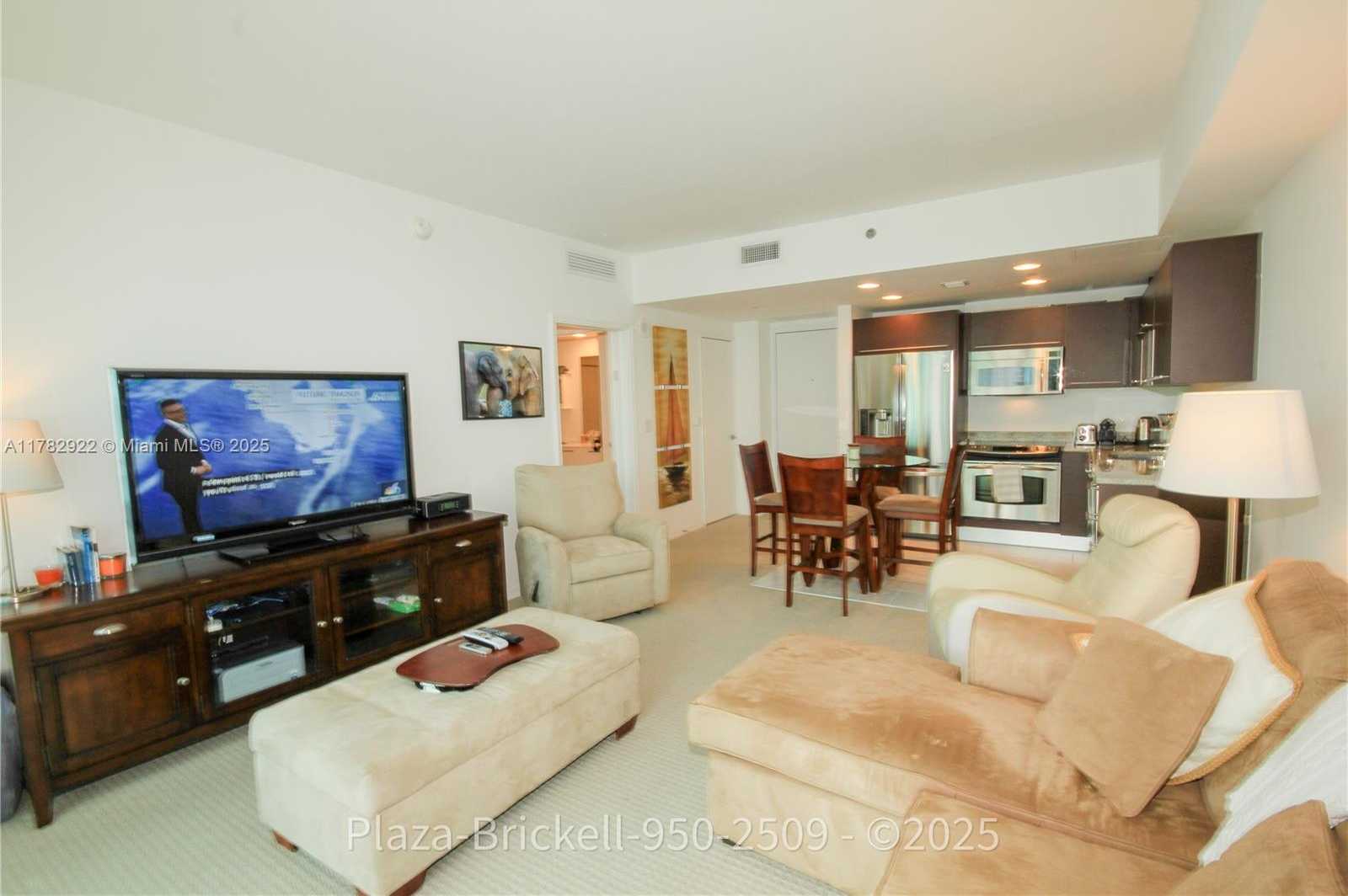 Small Image of 950 BRICKELL BAY DR #2509, Miami Number 6