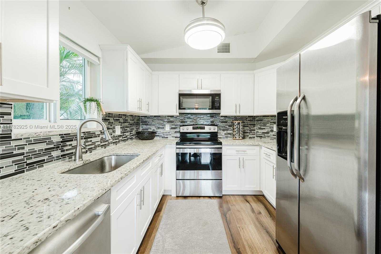 Small Image of 6061 OLD COURT RD #208, Boca Raton Number 2