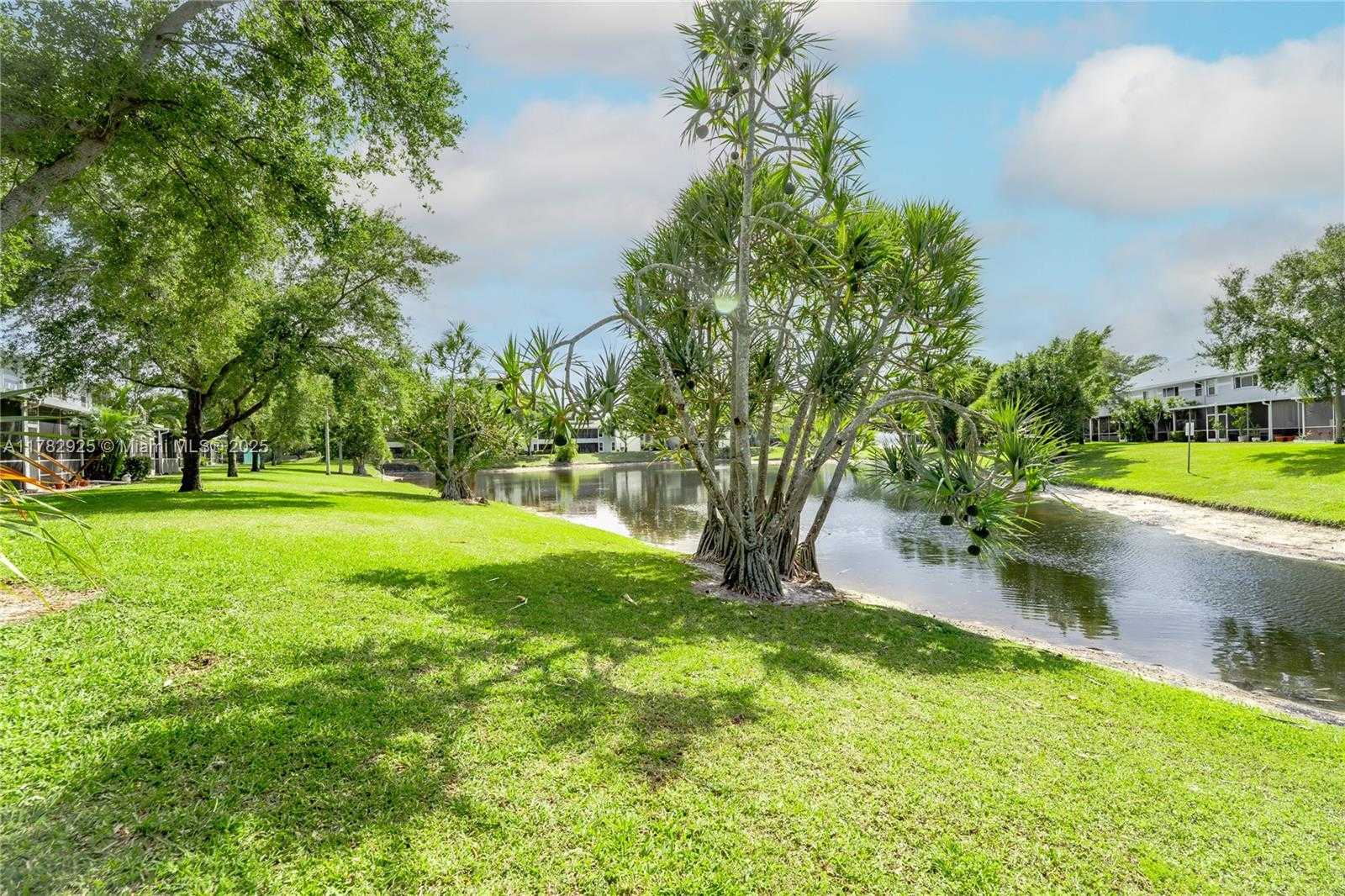 Small Image of 6061 OLD COURT RD #208, Boca Raton Number 3