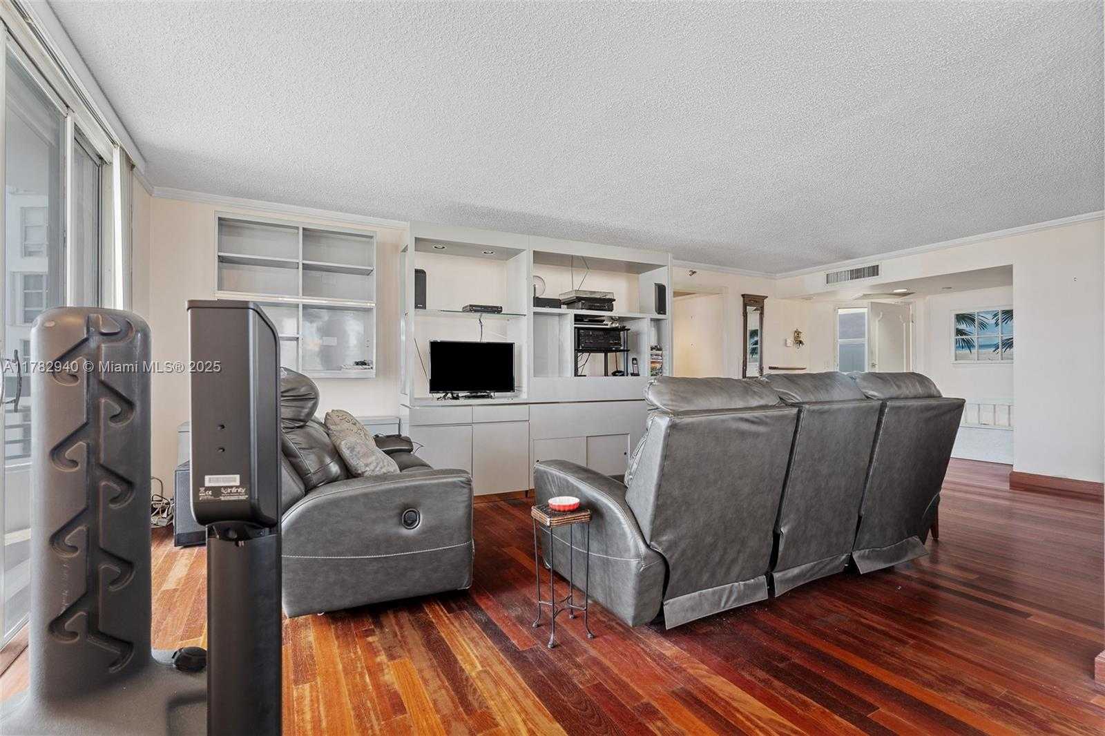 Small Image of Aventura Number 15