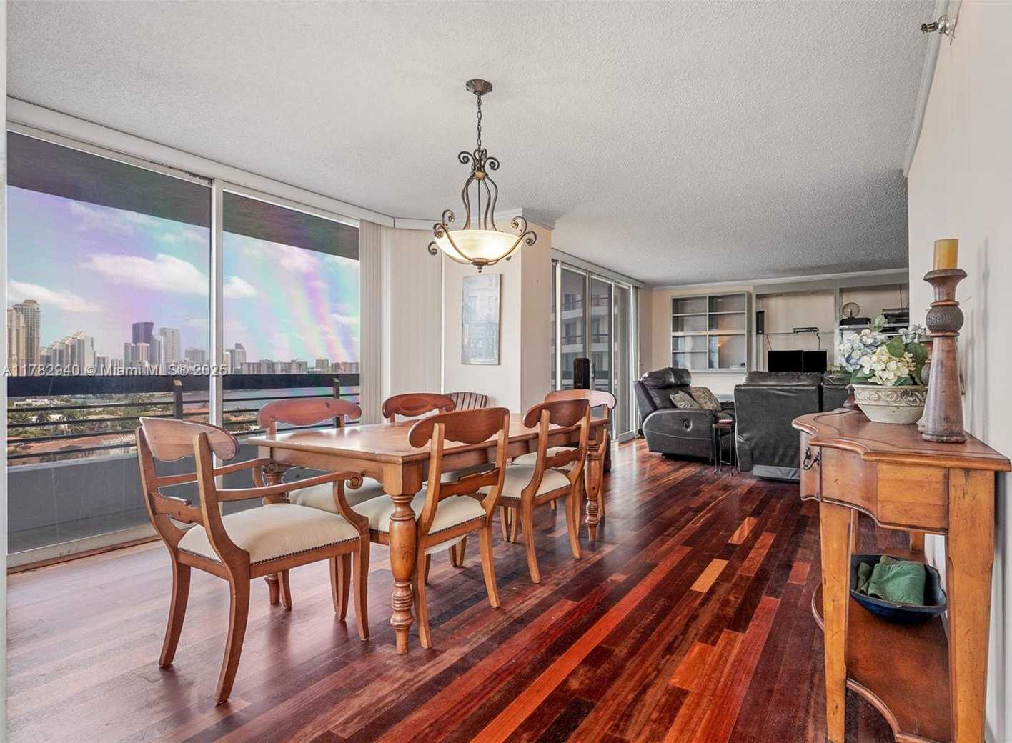 Small Image of Aventura Number 17