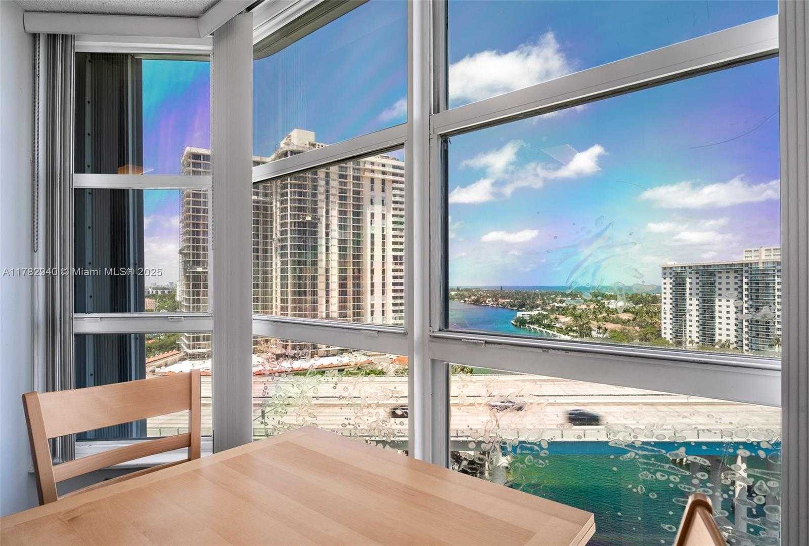 Small Image of Aventura Number 2