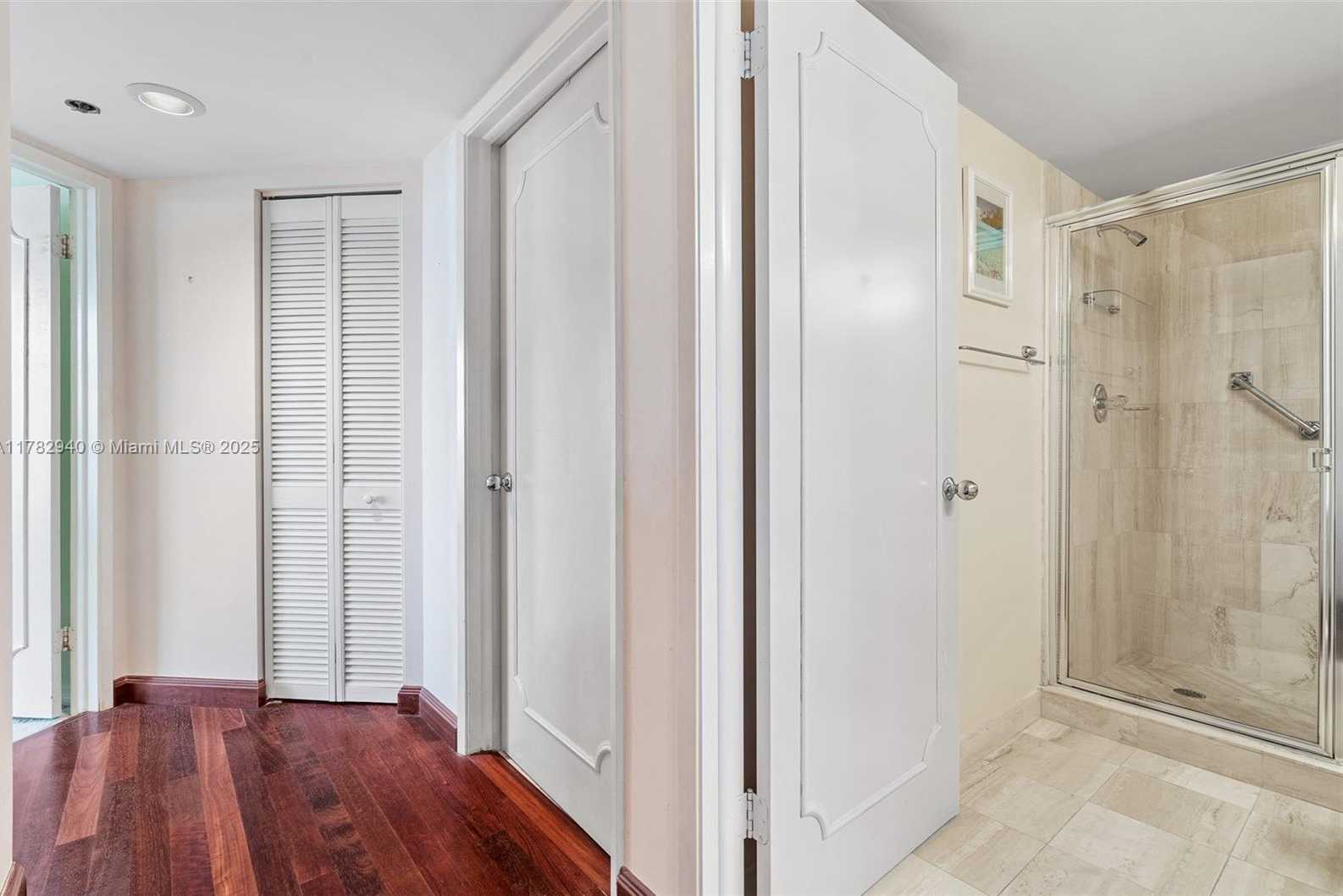 Small Image of Aventura Number 20