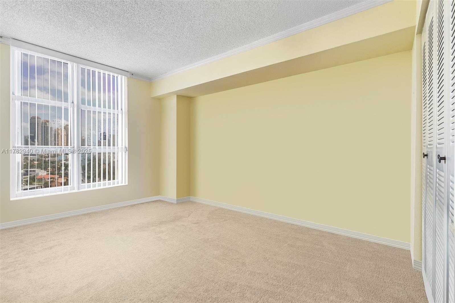 Small Image of Aventura Number 21