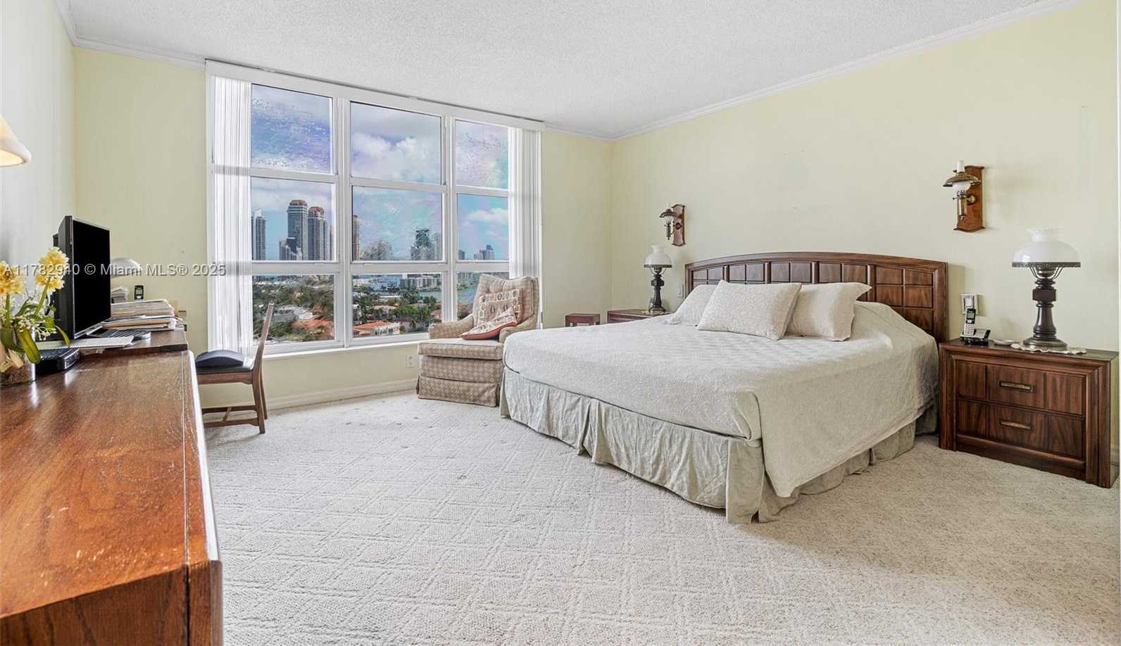 Small Image of Aventura Number 22