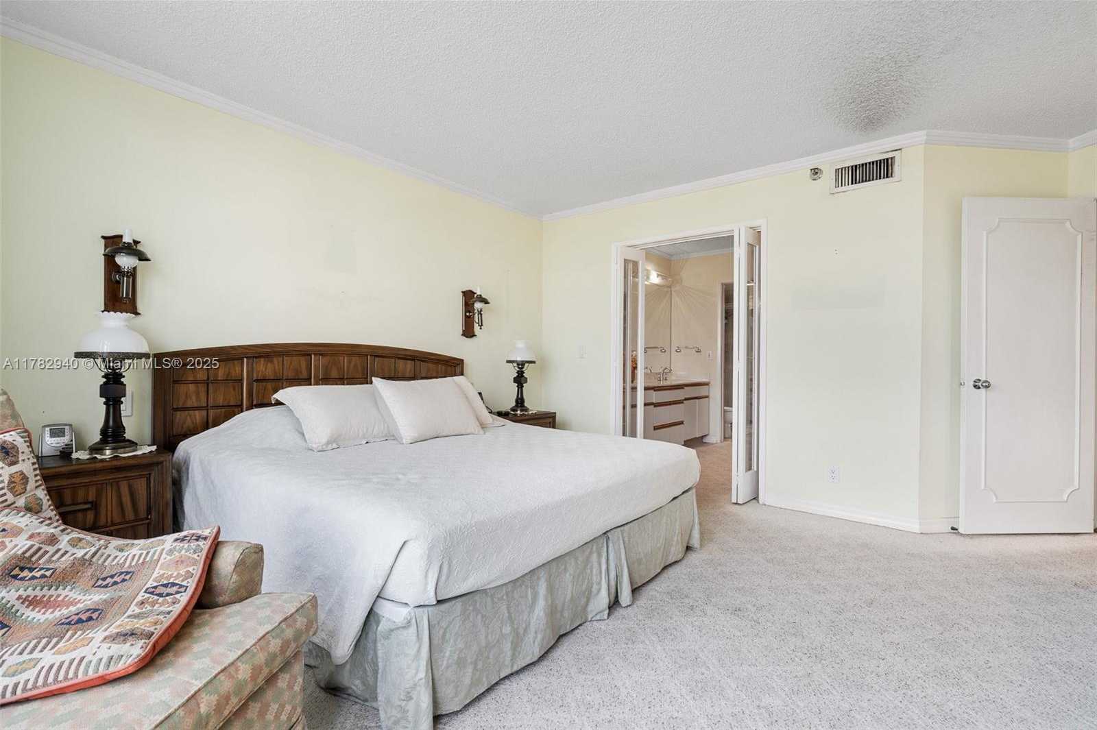 Small Image of Aventura Number 24