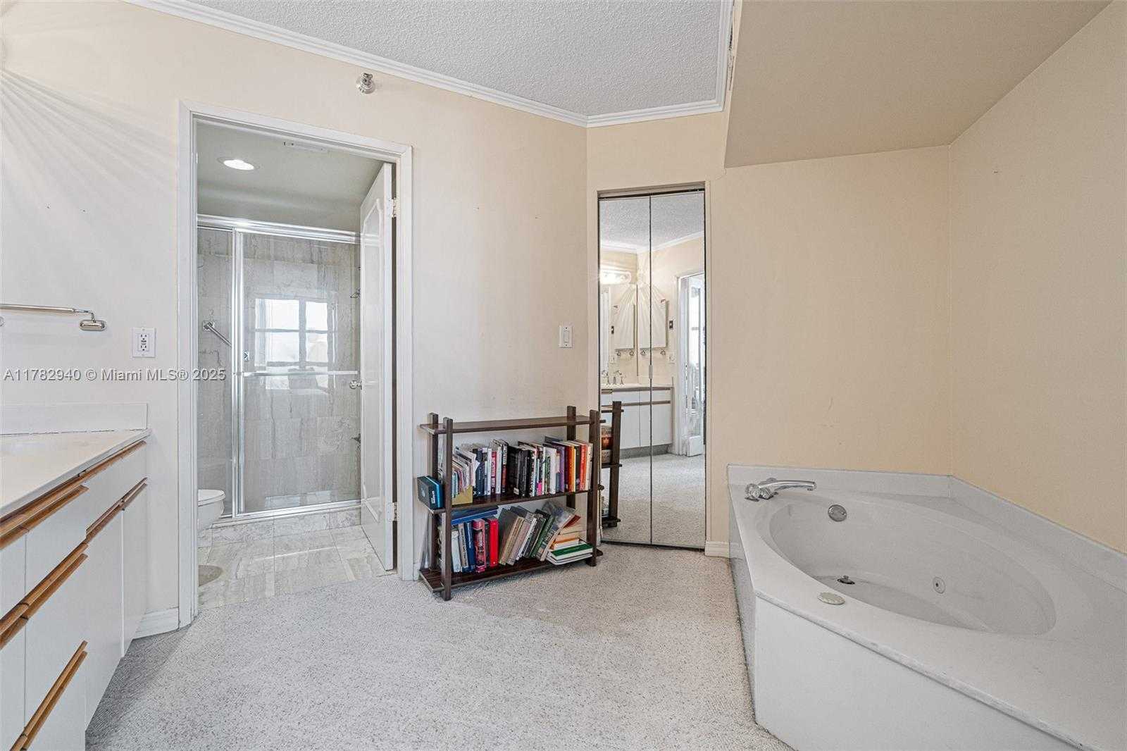 Small Image of Aventura Number 25