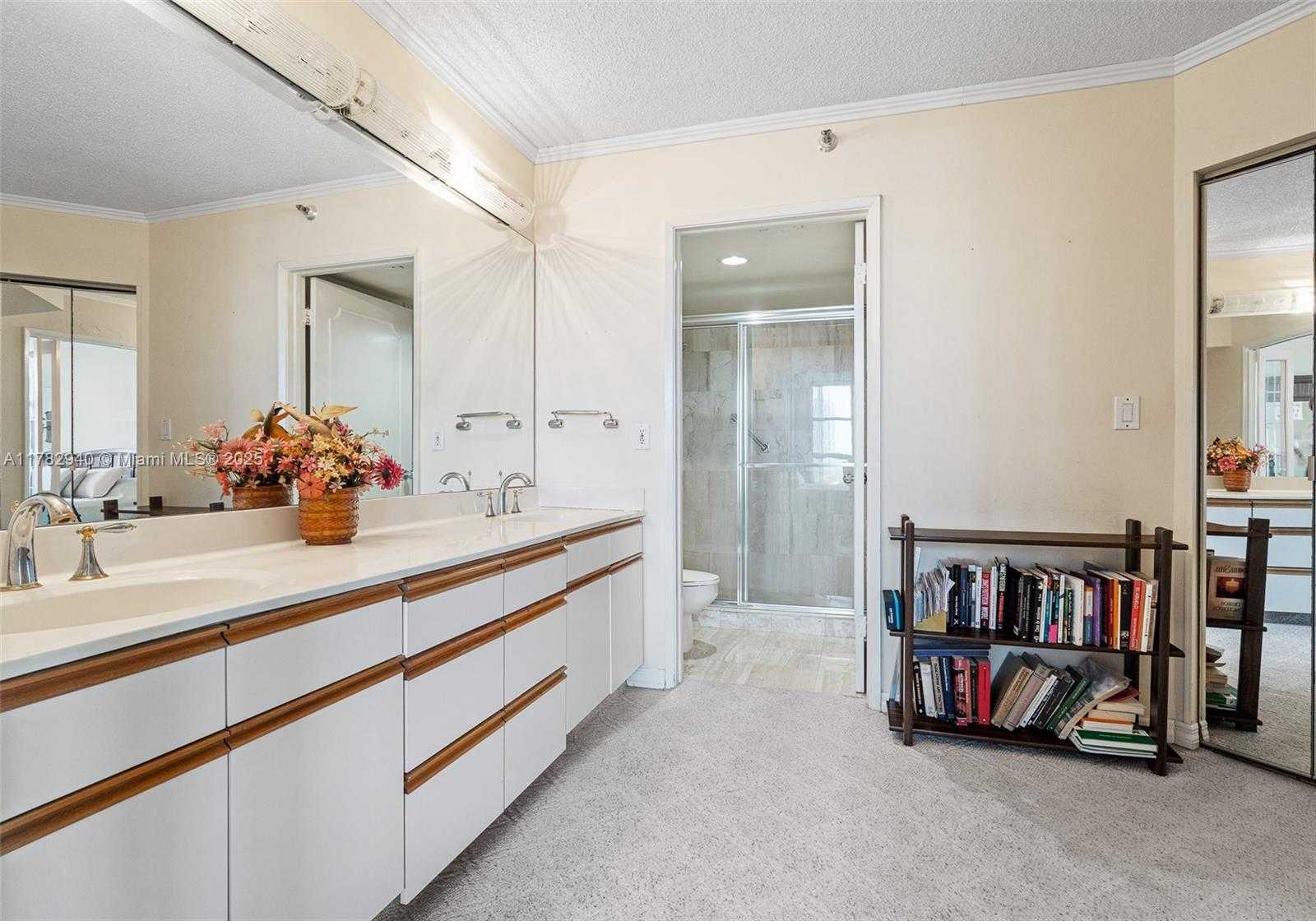 Small Image of Aventura Number 26