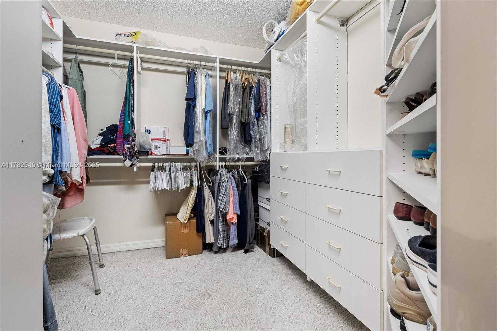 Small Image of Aventura Number 30