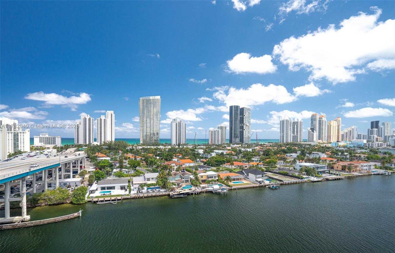 Small Image of Aventura Number 36