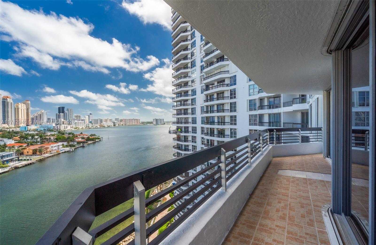 Small Image of Aventura Number 37