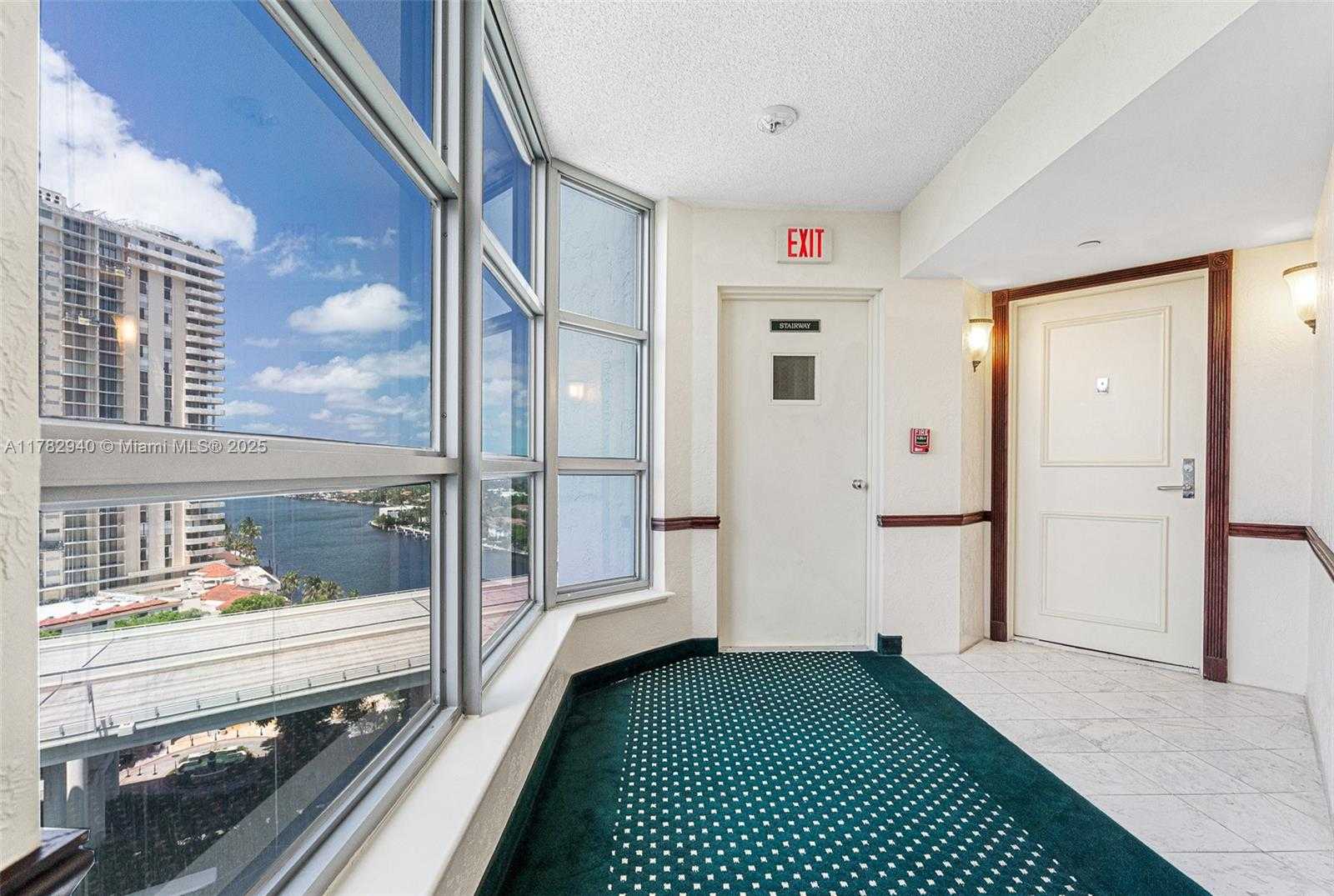 Small Image of Aventura Number 40