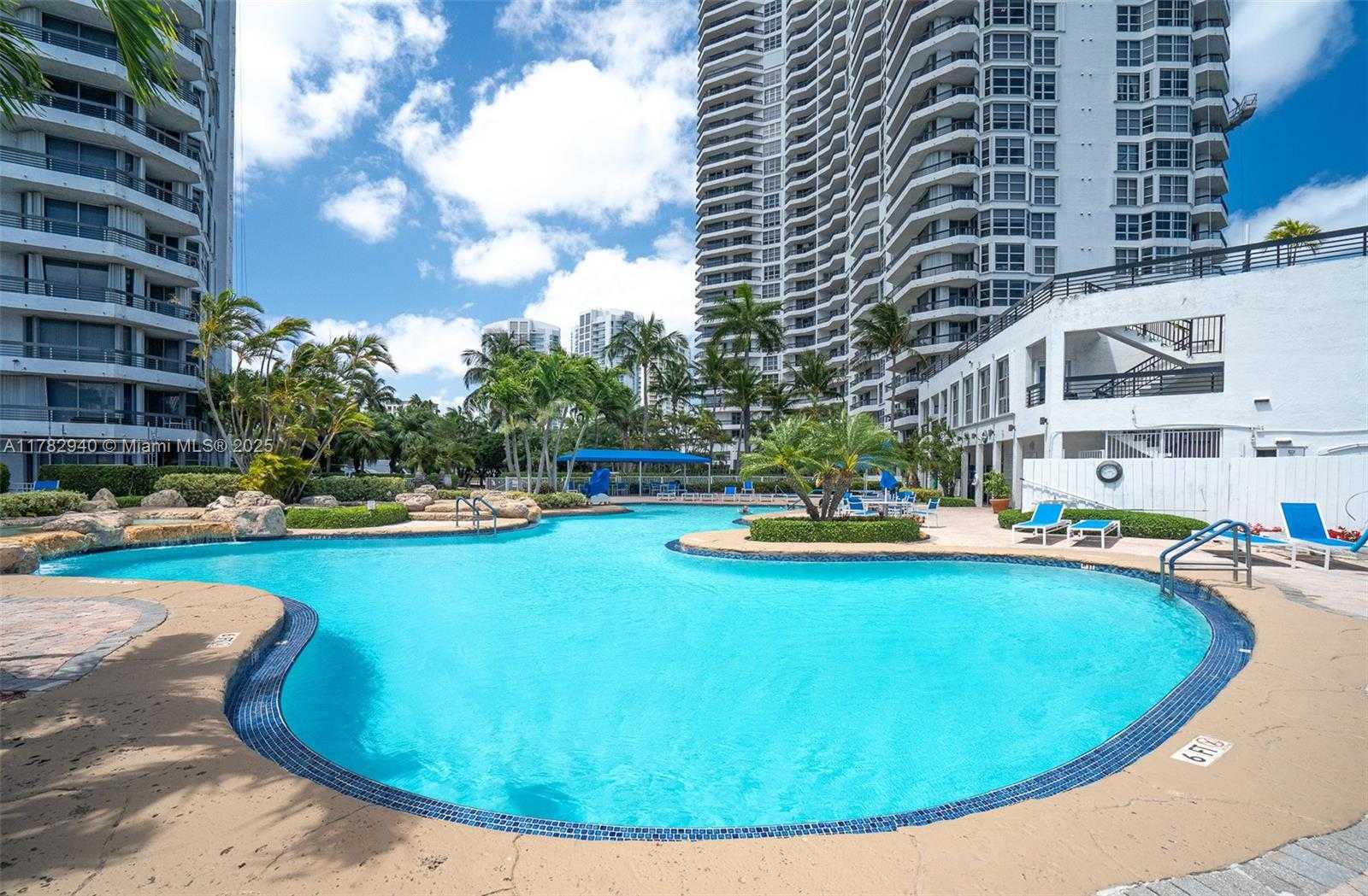 Small Image of Aventura Number 44