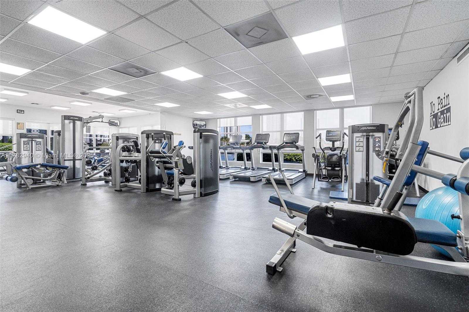 Small Image of Aventura Number 46