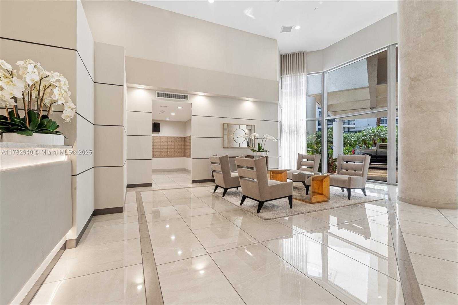 Small Image of Aventura Number 47