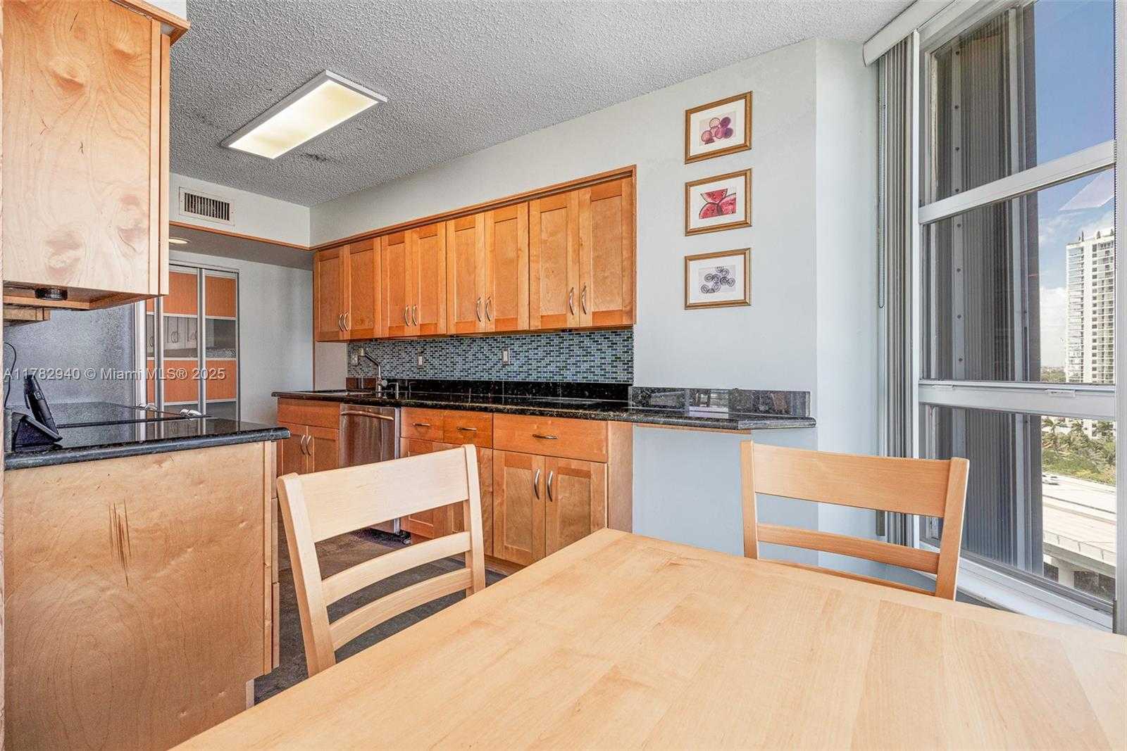 Small Image of Aventura Number 5