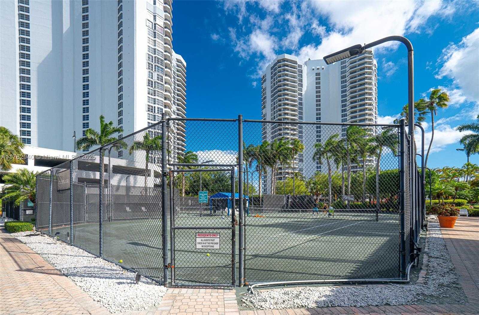 Small Image of Aventura Number 51