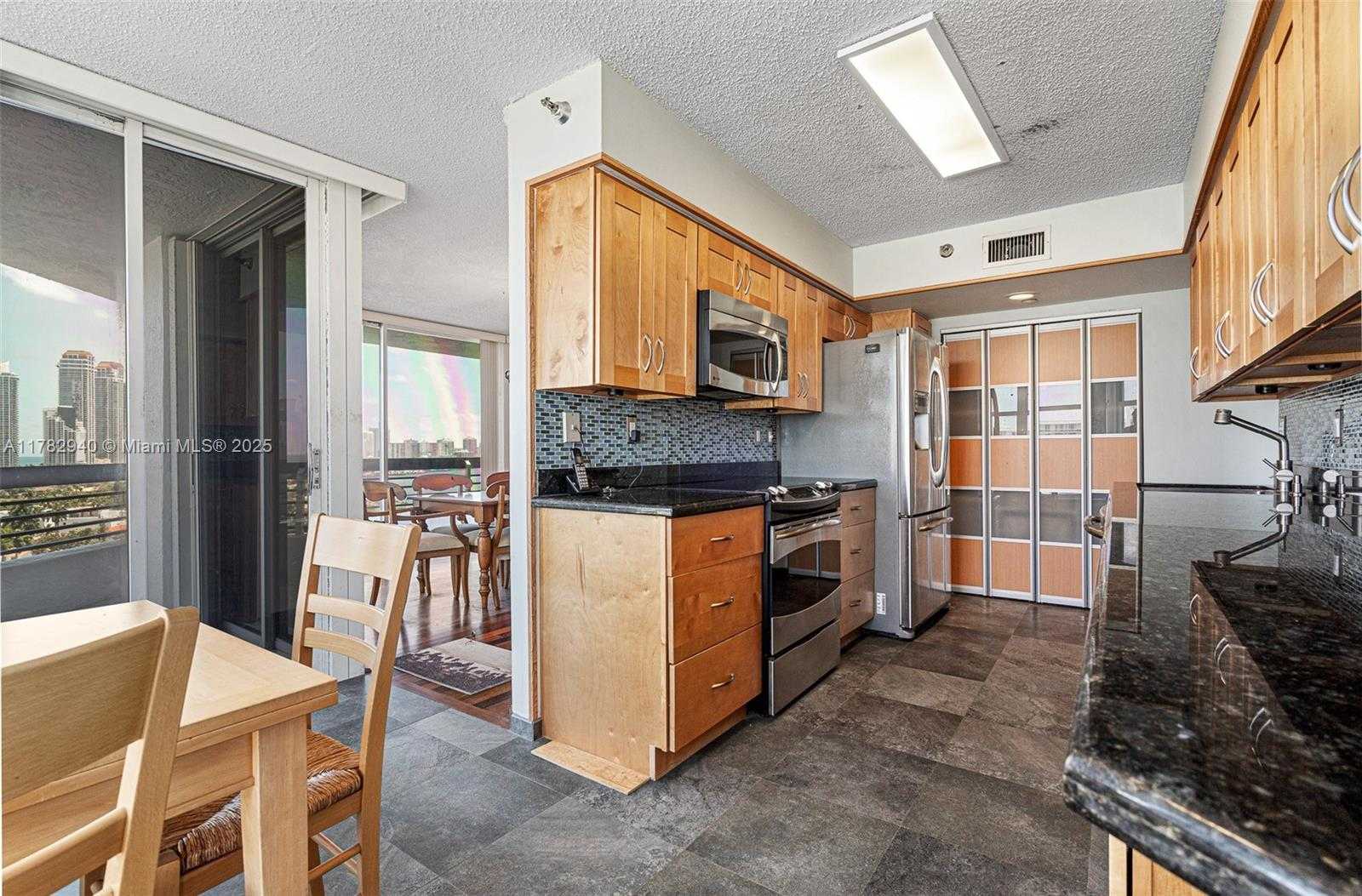 Small Image of Aventura Number 7