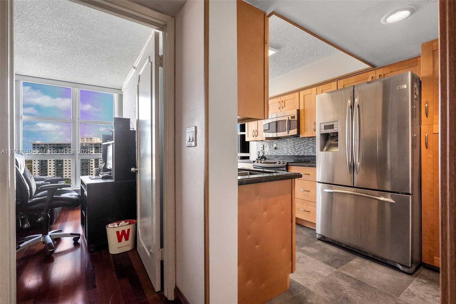 Small Image of Aventura Number 9