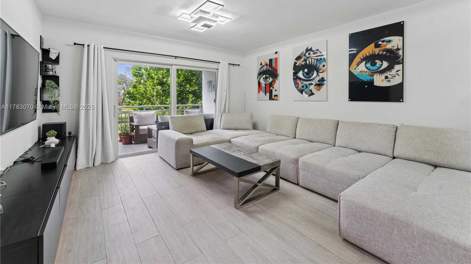 Small Image of 4400 HILLCREST DR #303B, Hollywood Number 6