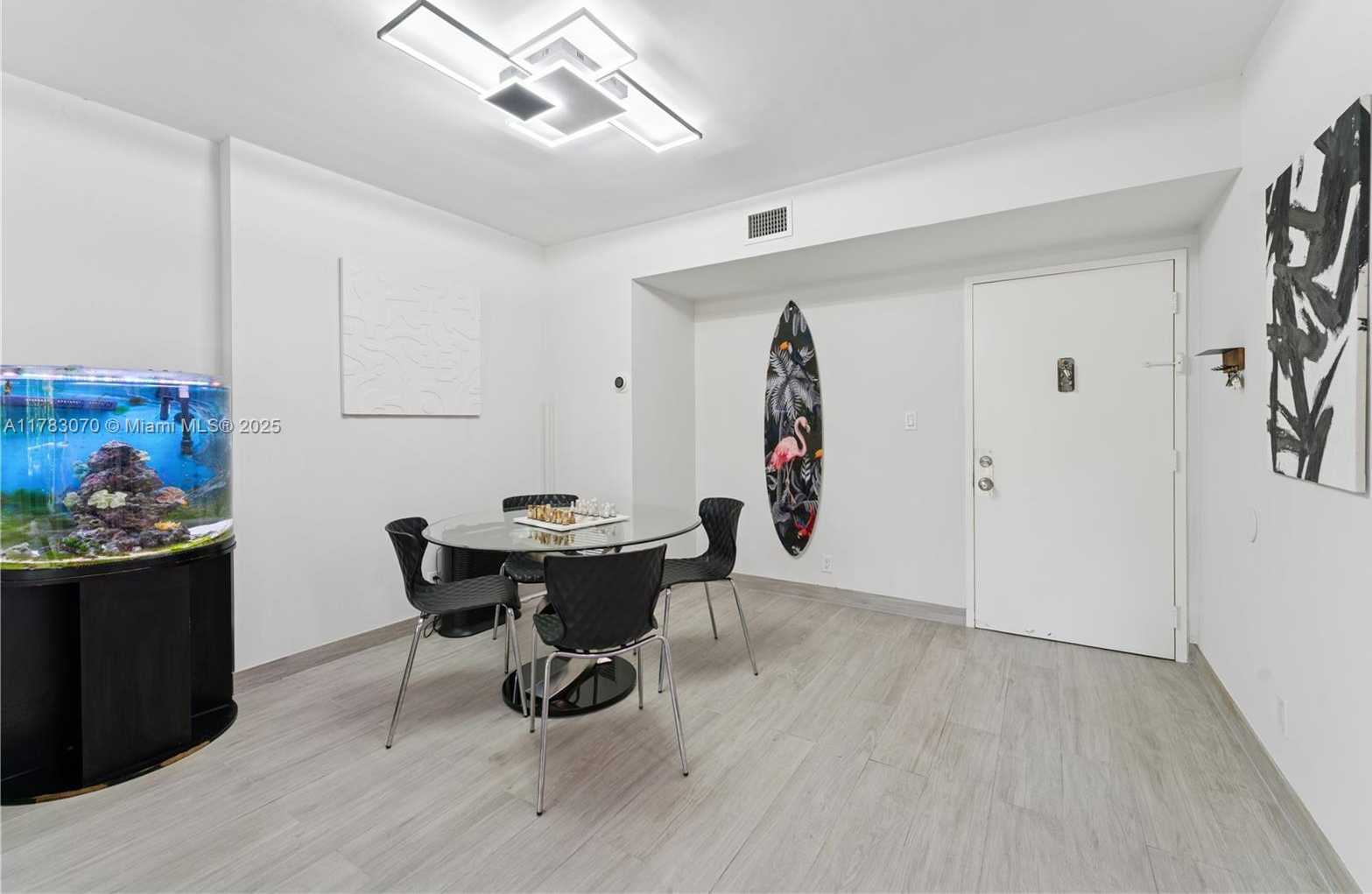 Small Image of 4400 HILLCREST DR #303B, Hollywood Number 8