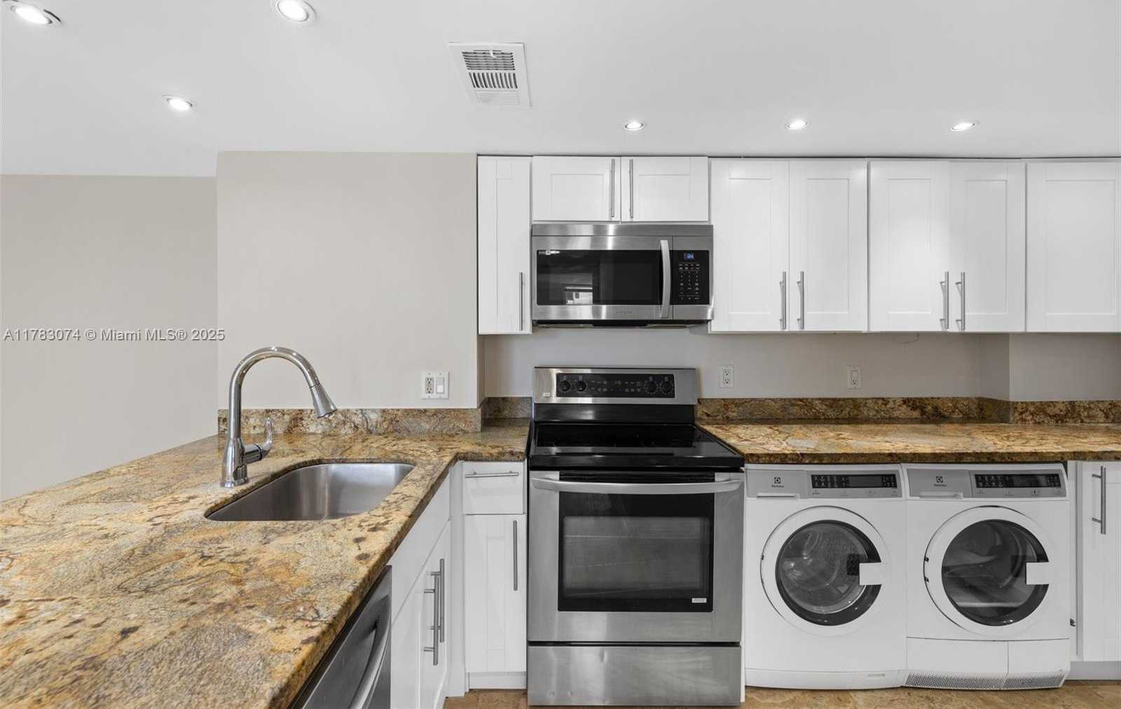 Small Image of 770 CLAUGHTON ISLAND DR #1703, Miami Number 10