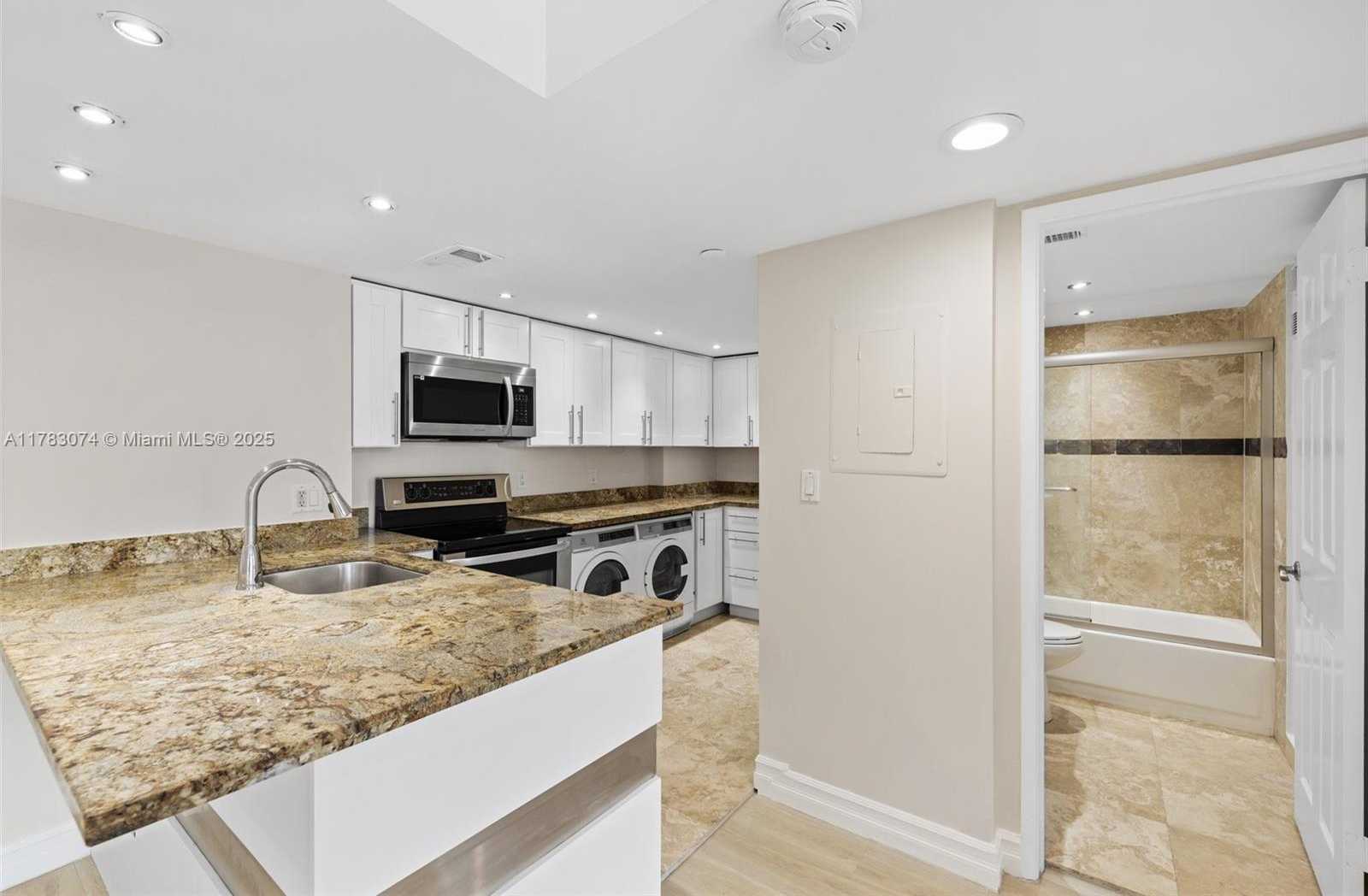 Small Image of 770 CLAUGHTON ISLAND DR #1703, Miami Number 12