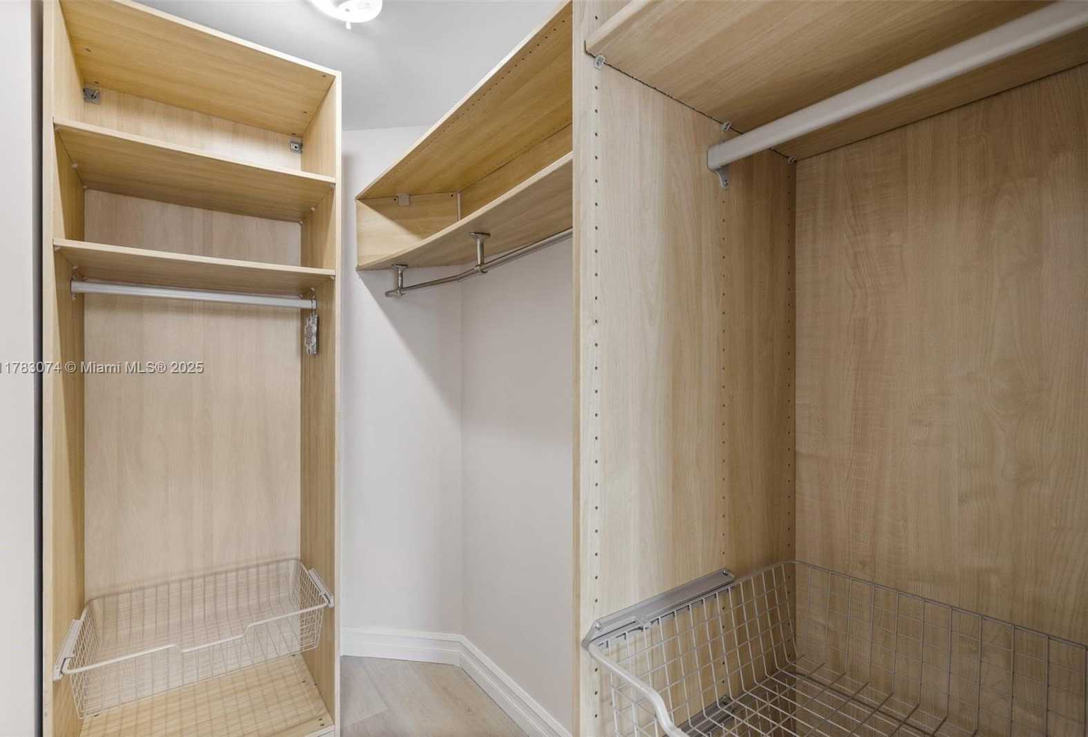 Small Image of 770 CLAUGHTON ISLAND DR #1703, Miami Number 18