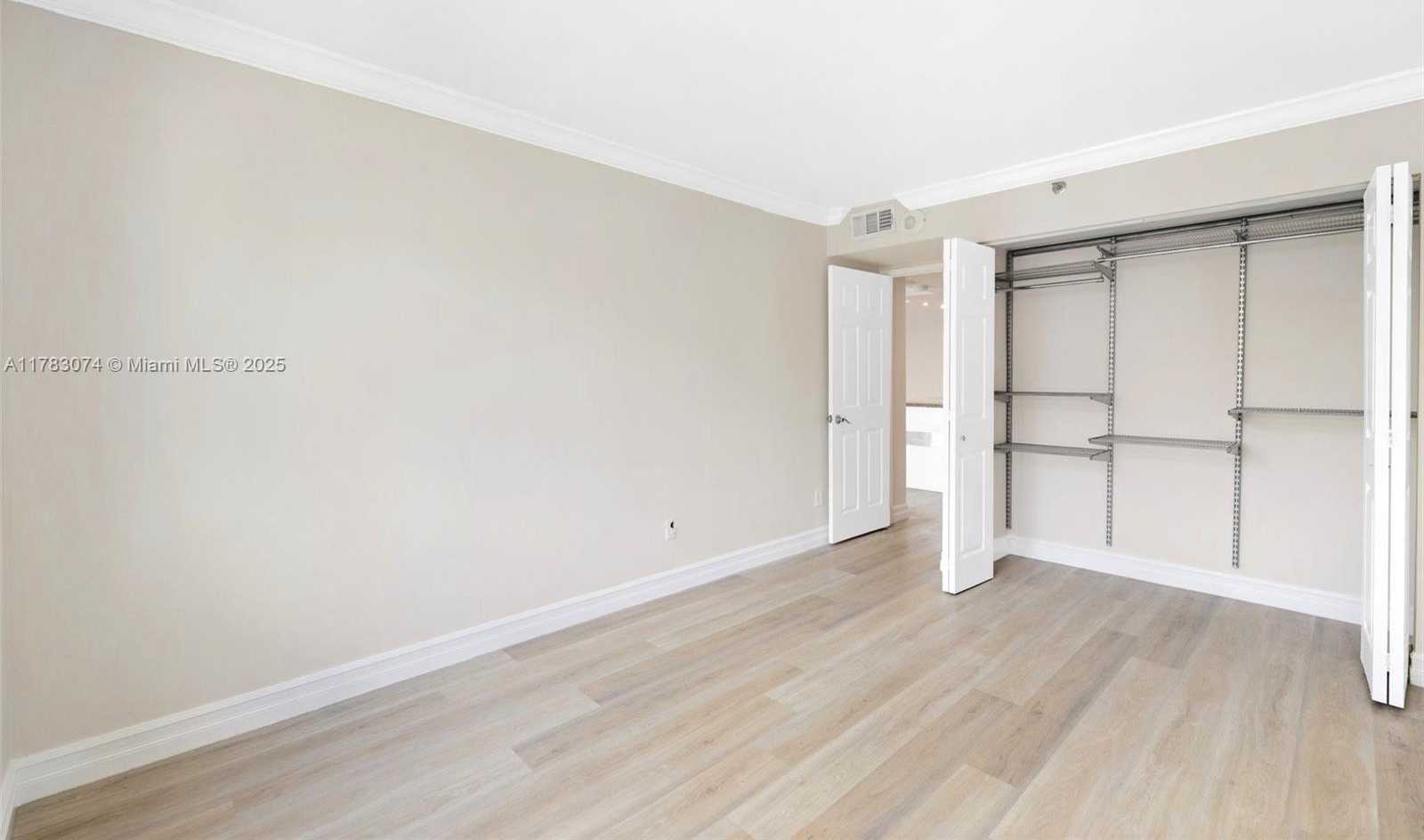 Small Image of 770 CLAUGHTON ISLAND DR #1703, Miami Number 20