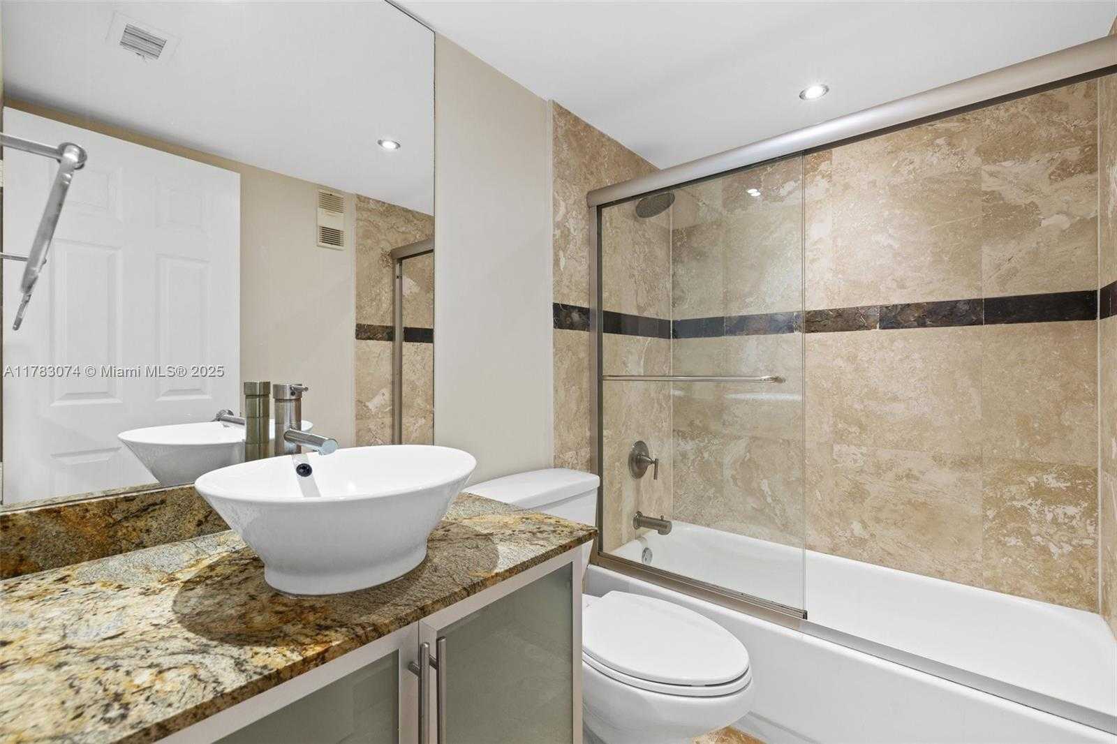 Small Image of 770 CLAUGHTON ISLAND DR #1703, Miami Number 21