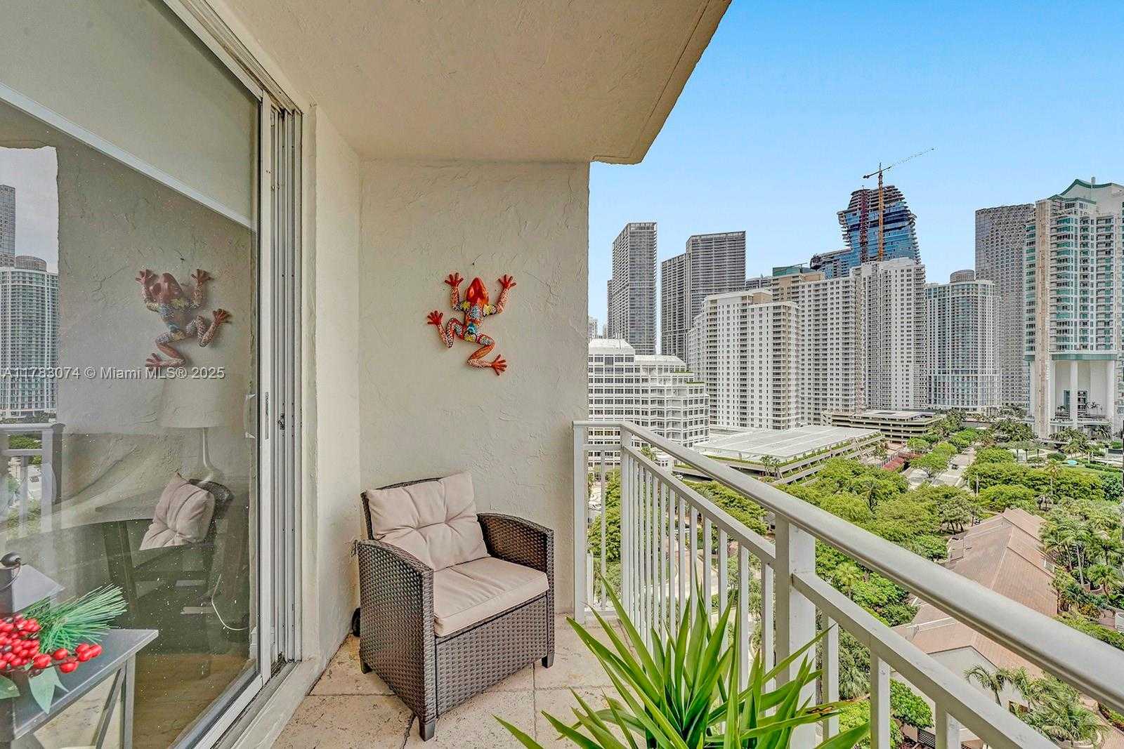 Small Image of 770 CLAUGHTON ISLAND DR #1703, Miami Number 23