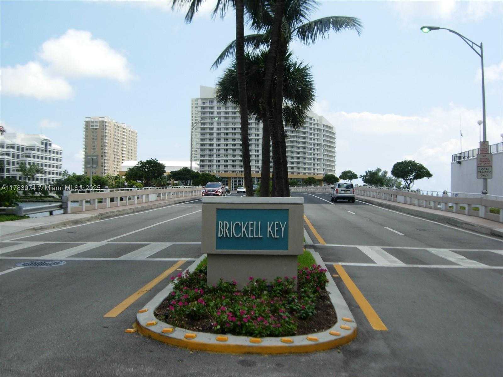 Small Image of 770 CLAUGHTON ISLAND DR #1703, Miami Number 38