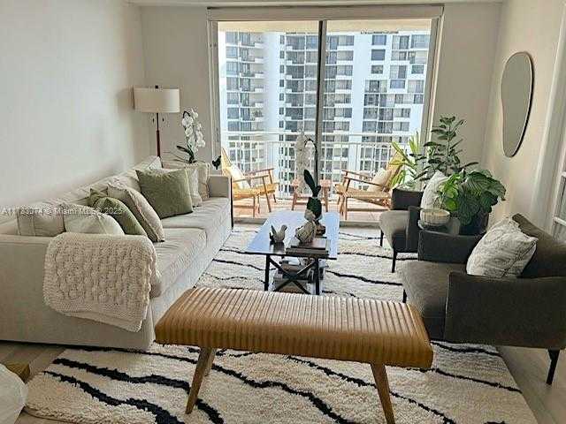 Small Image of 770 CLAUGHTON ISLAND DR #1703, Miami Number 4