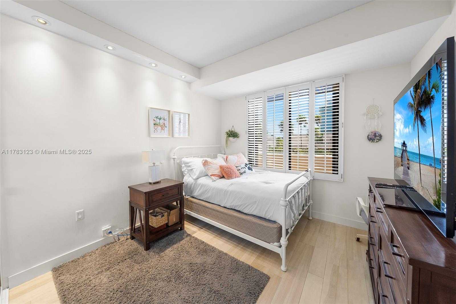 Small Image of 201 CRANDON BLVD #333, Key Biscayne Number 20