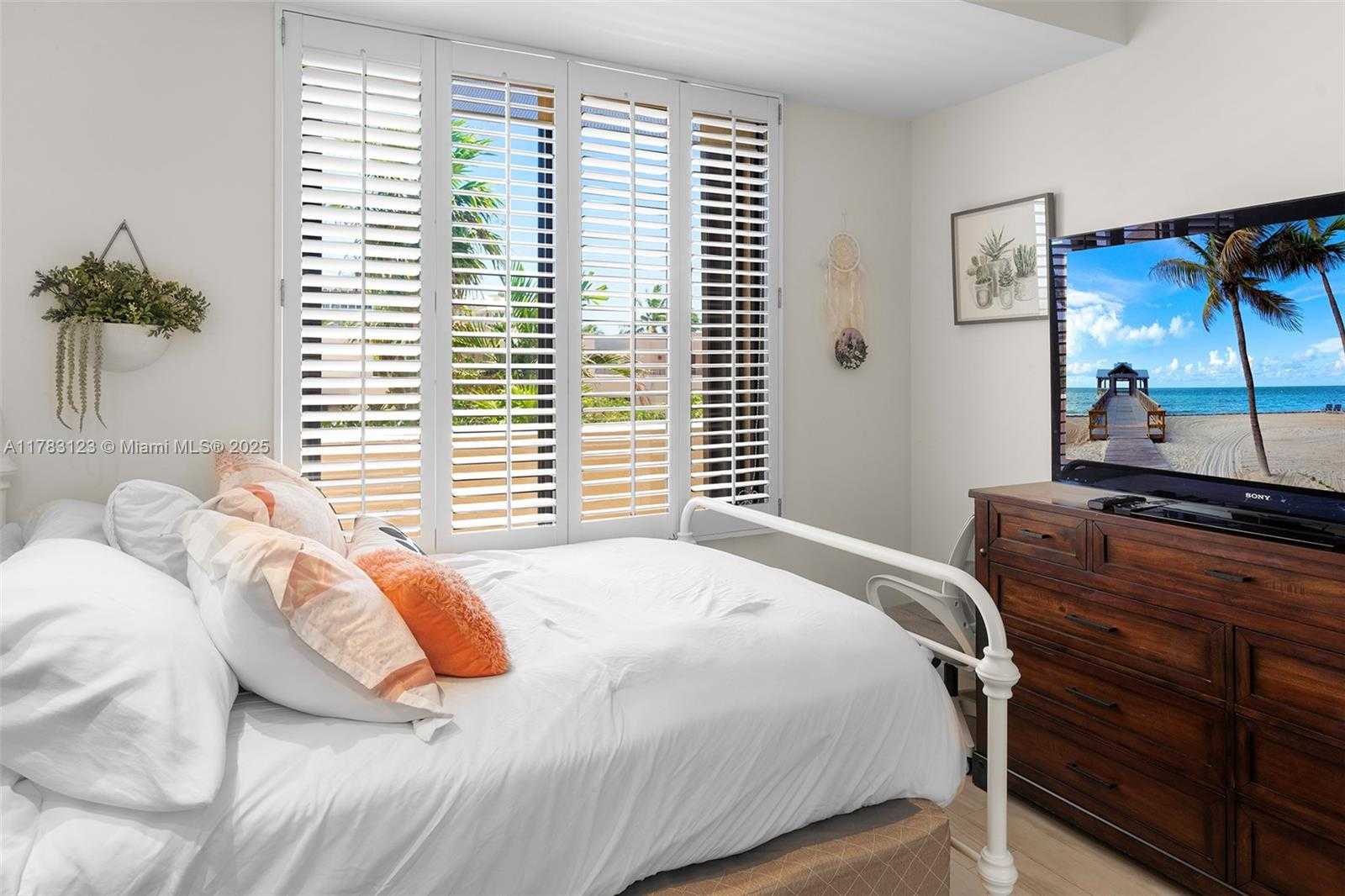 Small Image of 201 CRANDON BLVD #333, Key Biscayne Number 22