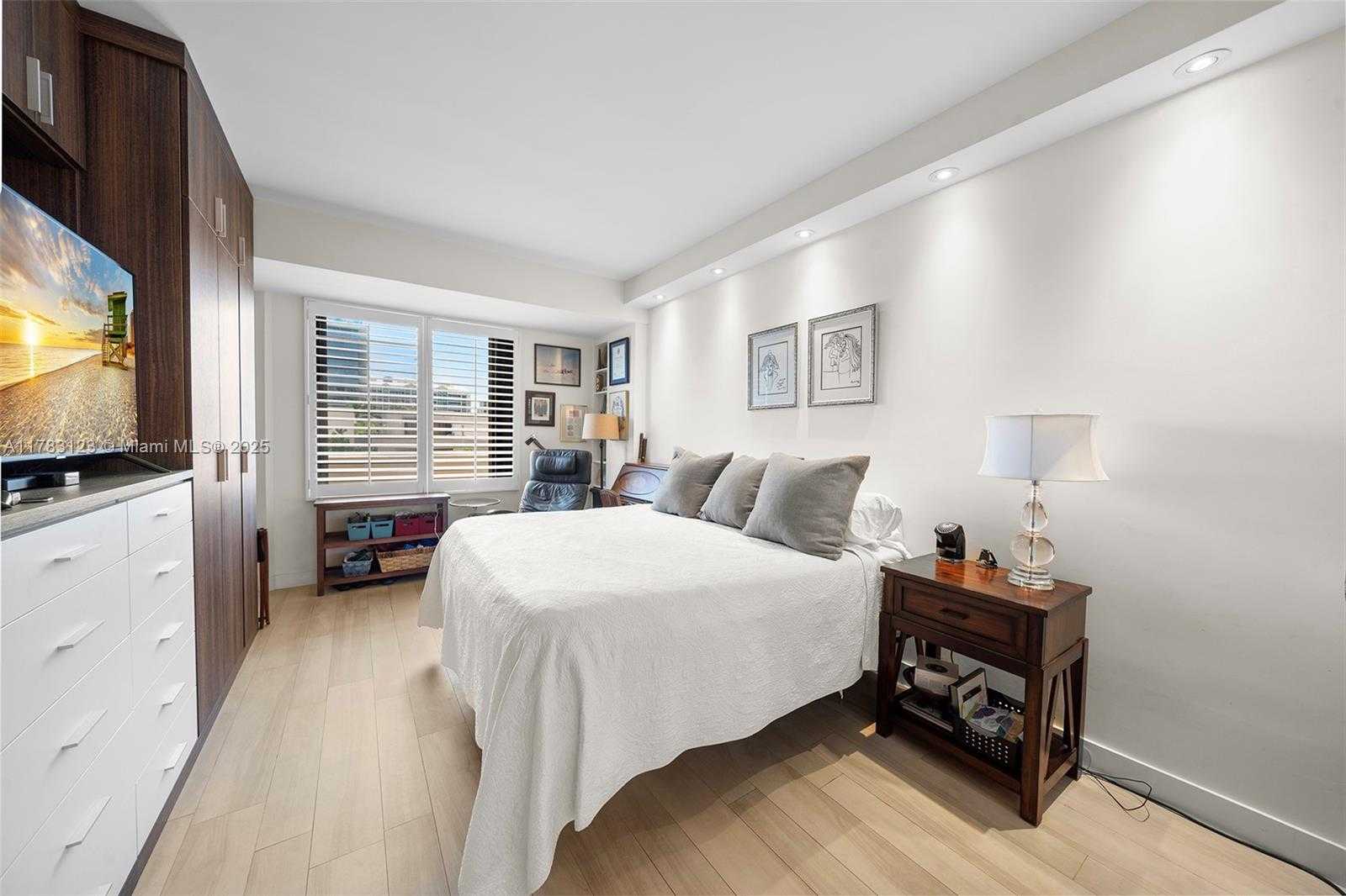 Small Image of 201 CRANDON BLVD #333, Key Biscayne Number 28