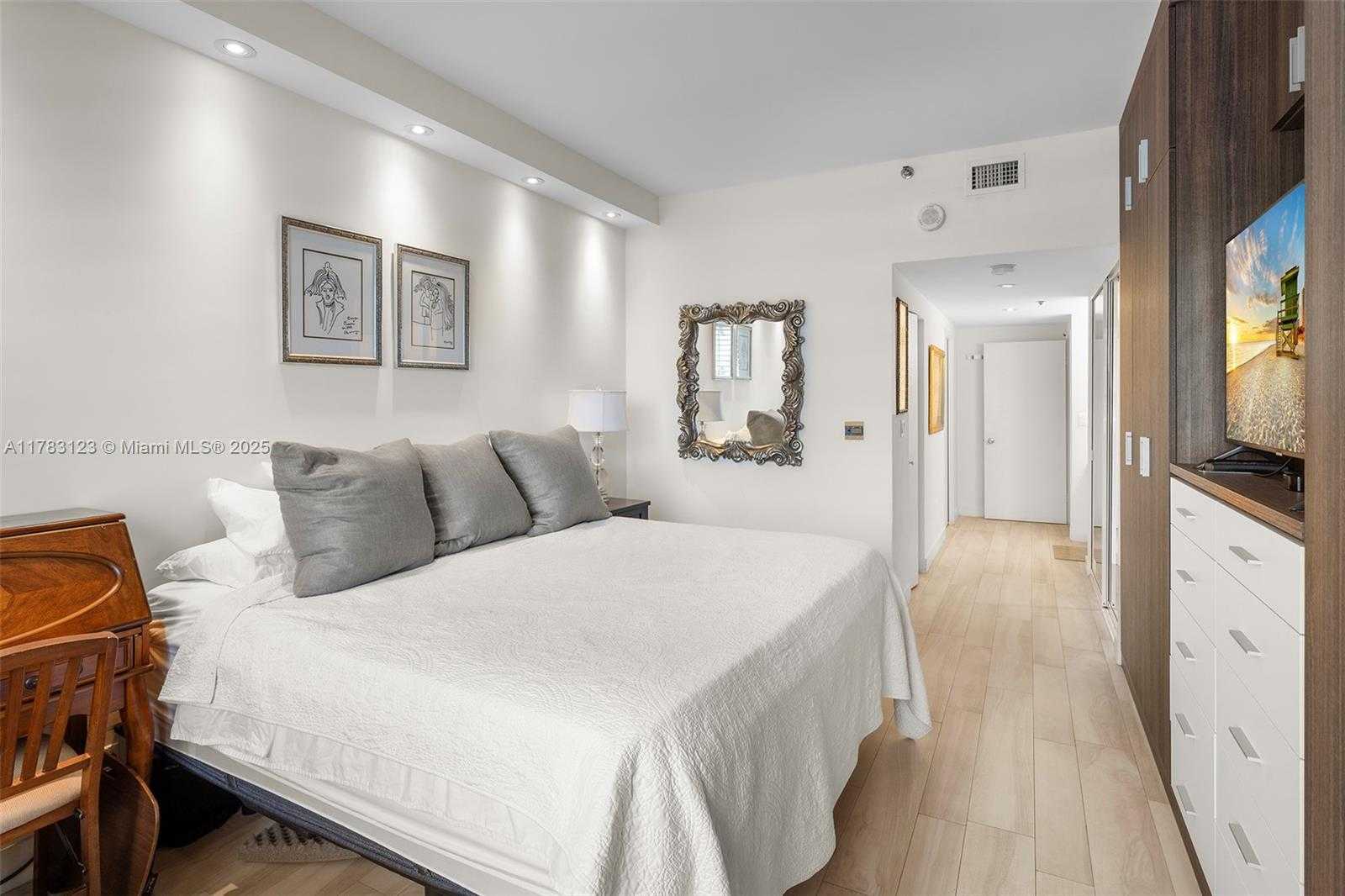 Small Image of 201 CRANDON BLVD #333, Key Biscayne Number 30