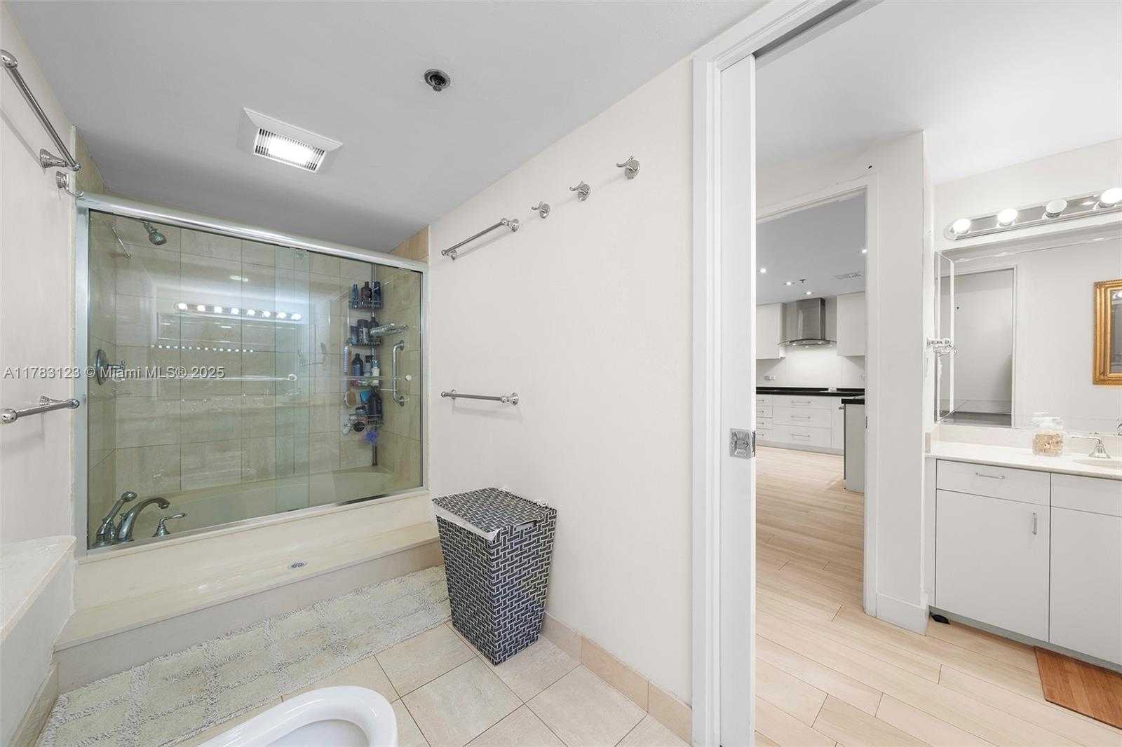 Small Image of 201 CRANDON BLVD #333, Key Biscayne Number 31