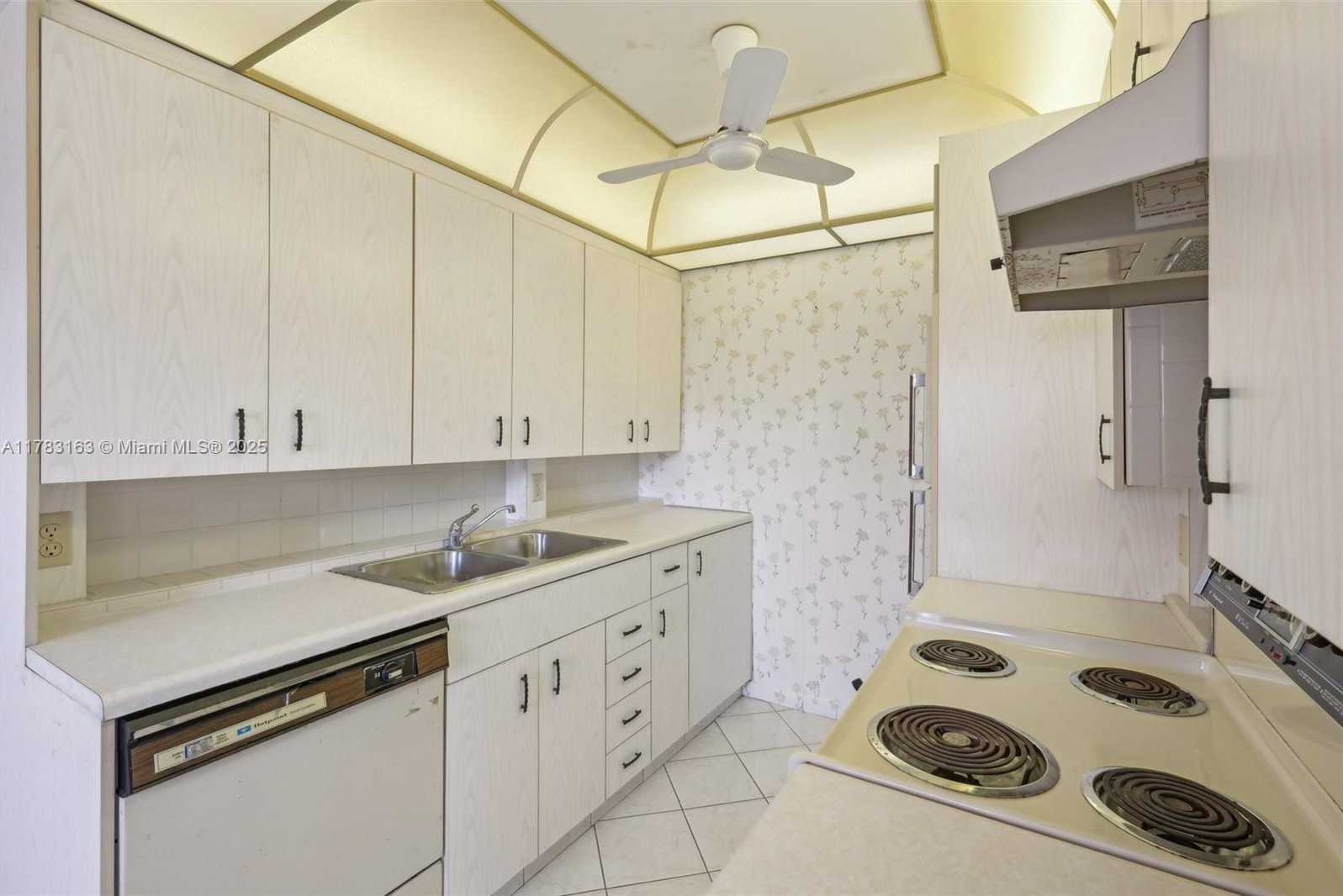 Small Image of 2052 EXETER C, Boca Raton Number 10