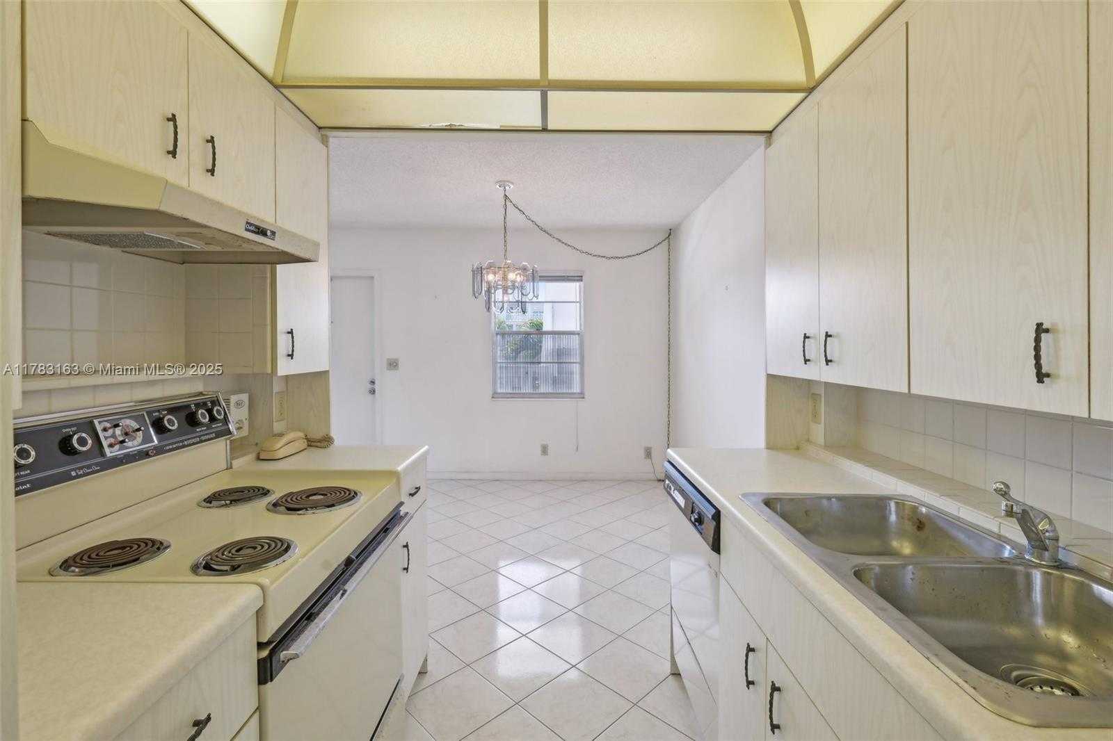 Small Image of 2052 EXETER C, Boca Raton Number 11
