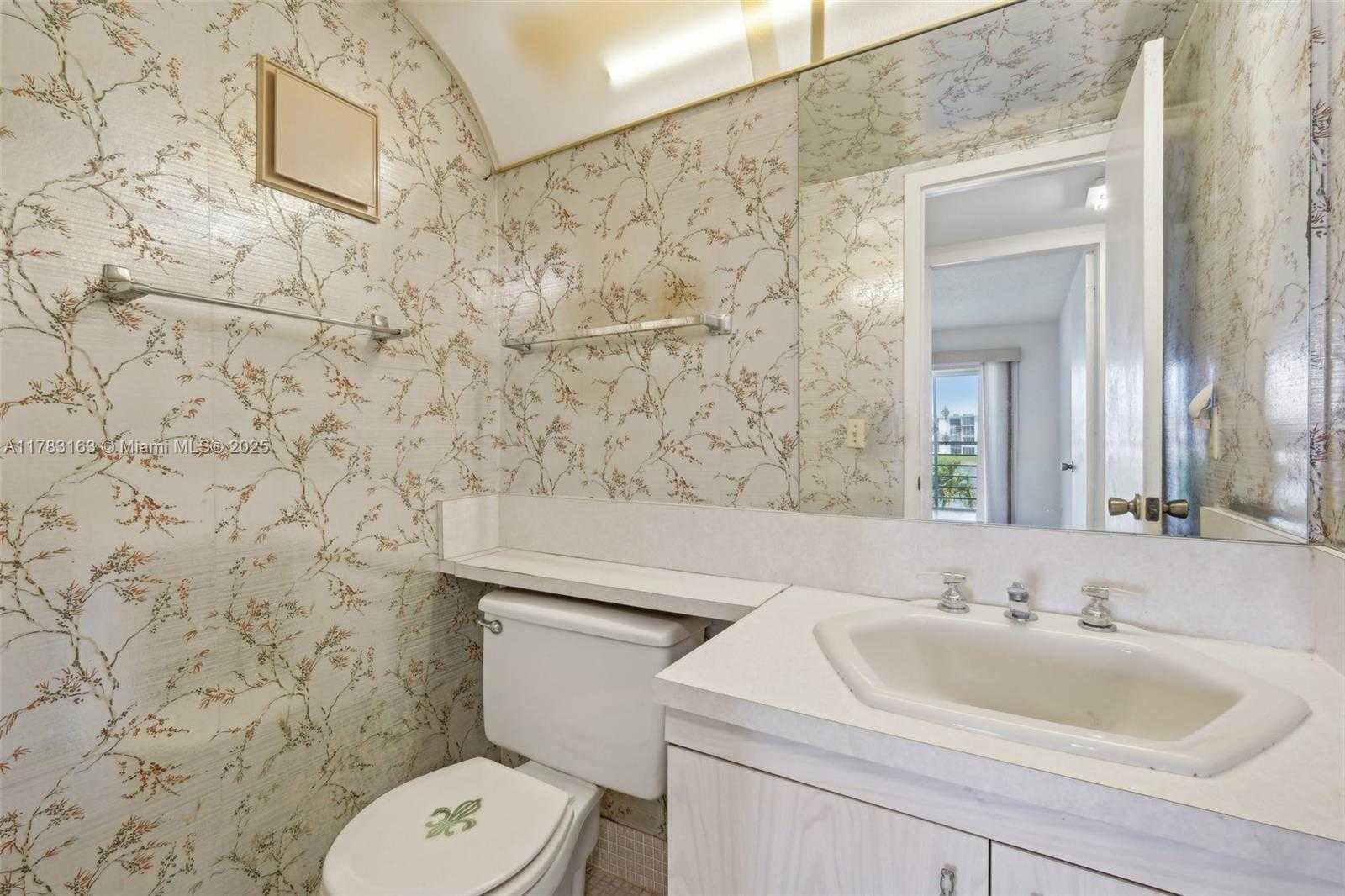 Small Image of 2052 EXETER C, Boca Raton Number 15
