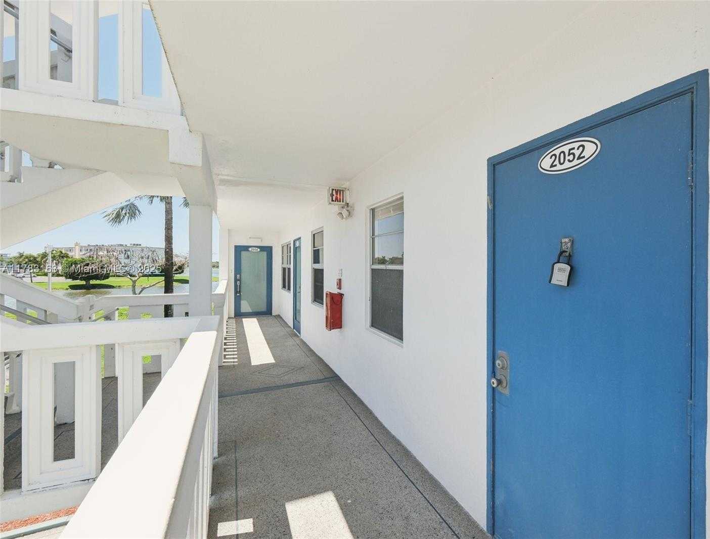 Small Image of 2052 EXETER C, Boca Raton Number 2