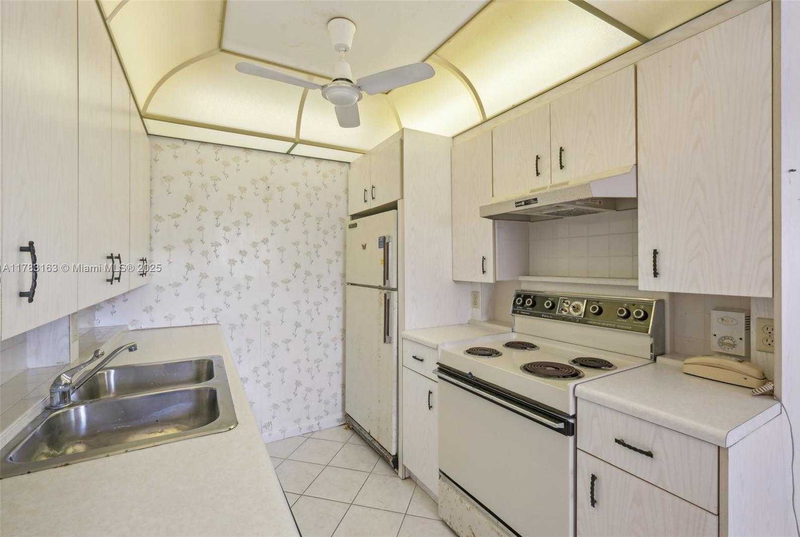 Small Image of 2052 EXETER C, Boca Raton Number 8
