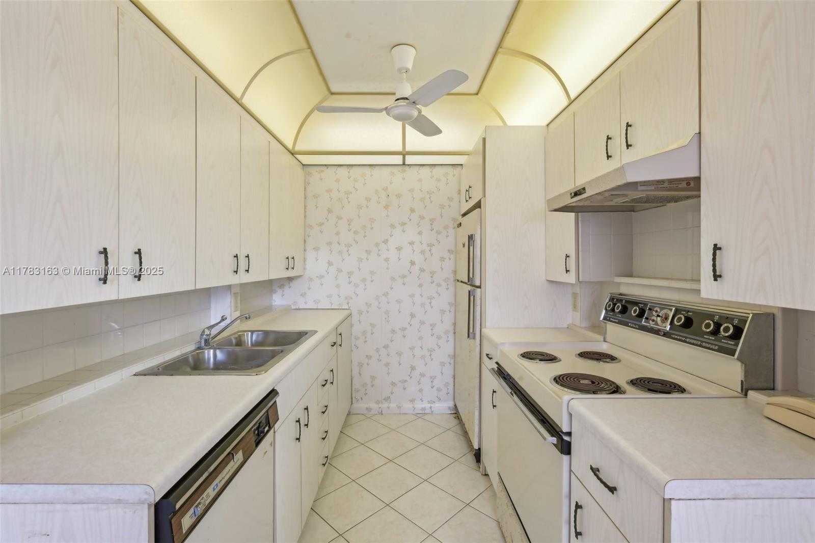 Small Image of 2052 EXETER C, Boca Raton Number 9