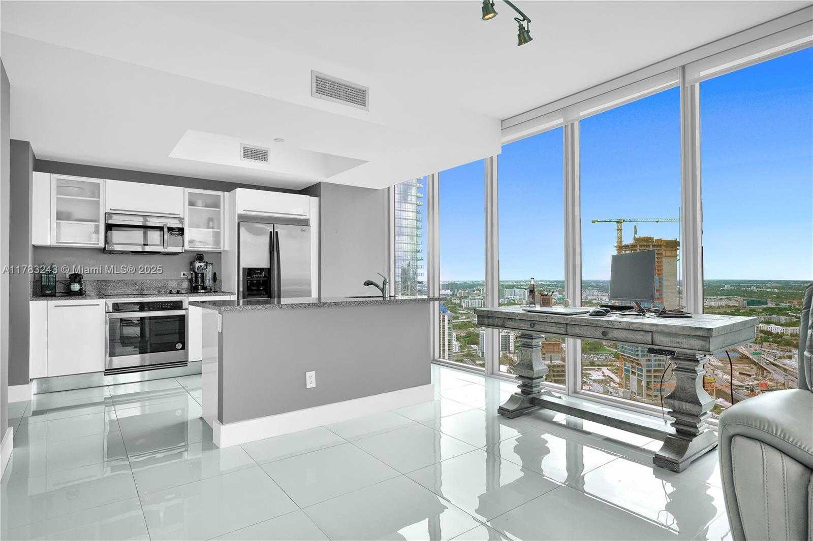 Small Image of 888 BISCAYNE BLVD #4212, Miami Number 10