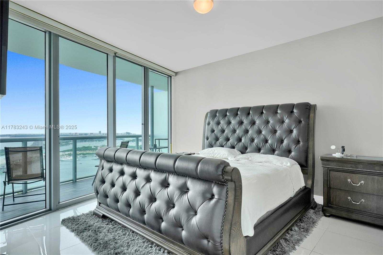 Small Image of 888 BISCAYNE BLVD #4212, Miami Number 14