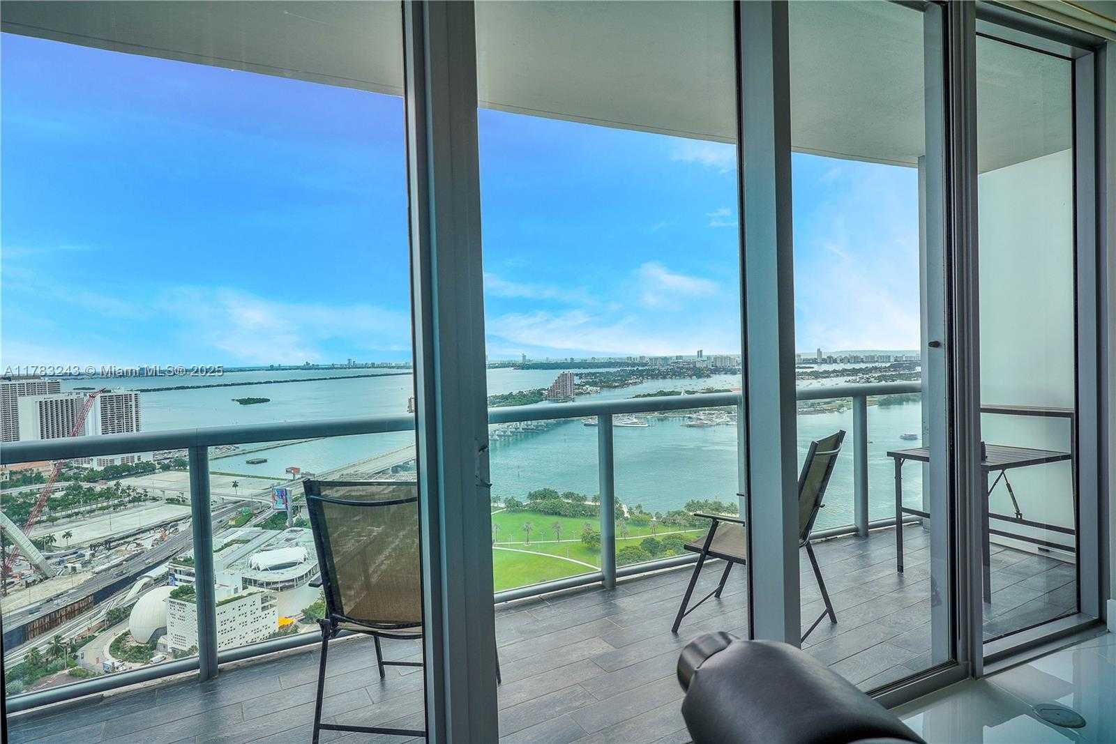 Small Image of 888 BISCAYNE BLVD #4212, Miami Number 15